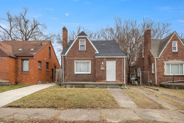 view of front of home with a front yard