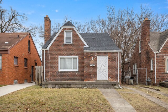 view of front of home with a front yard