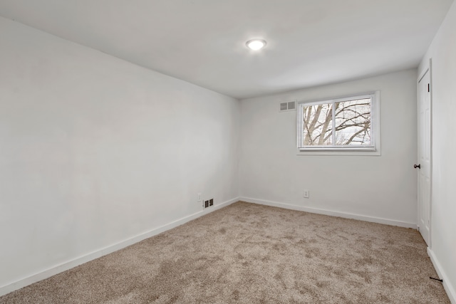 empty room featuring baseboards, visible vents, and carpet flooring