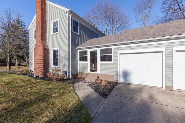 view of front of house featuring a garage and a front yard