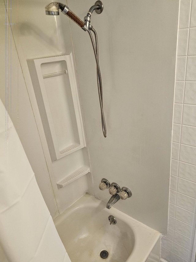 bathroom featuring shower / bathing tub combination