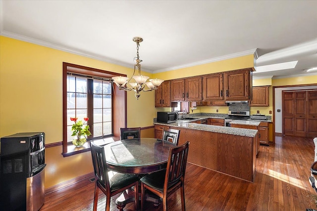 dining room with dark wood-type flooring, an inviting chandelier, ornamental molding, and sink