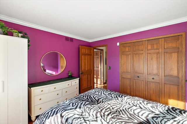 bedroom featuring crown molding and a closet