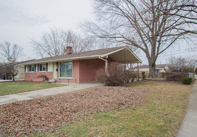 view of front of house with a carport and a front lawn