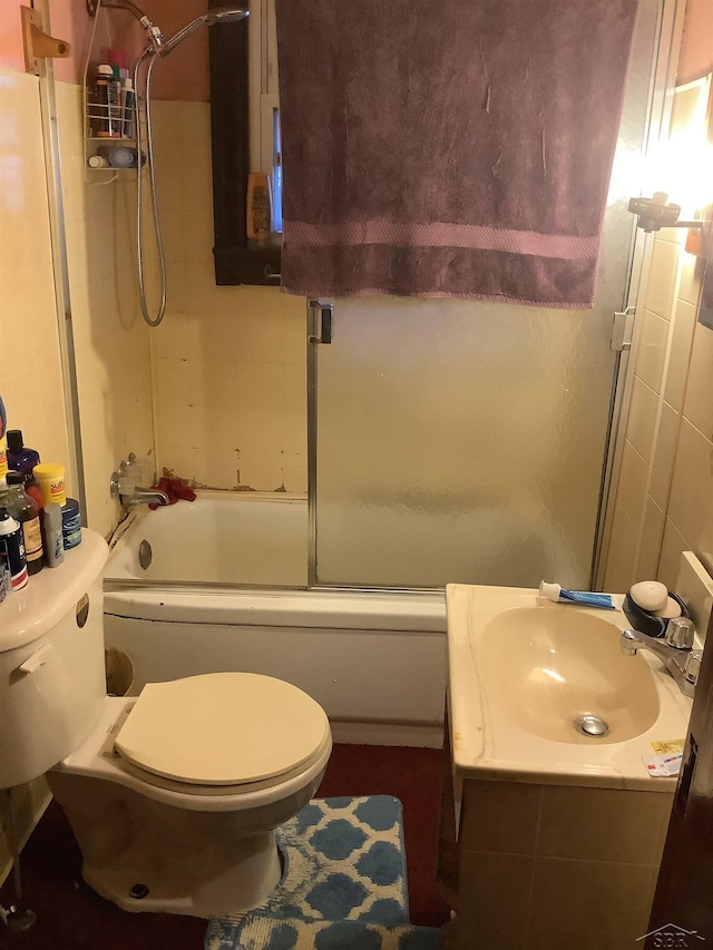 4135 Gallagher St, Saginaw, MI 48601 - full bathroom featuring toilet, shower / bath combination with glass door, and sink