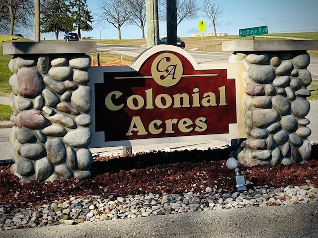 view of community / neighborhood sign