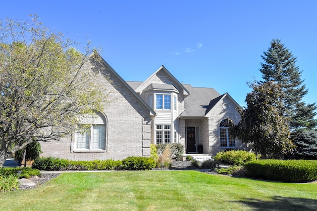 view of front facade with a front lawn