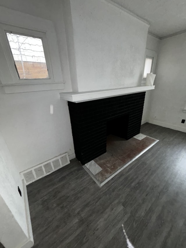 room details featuring hardwood / wood-style flooring and crown molding