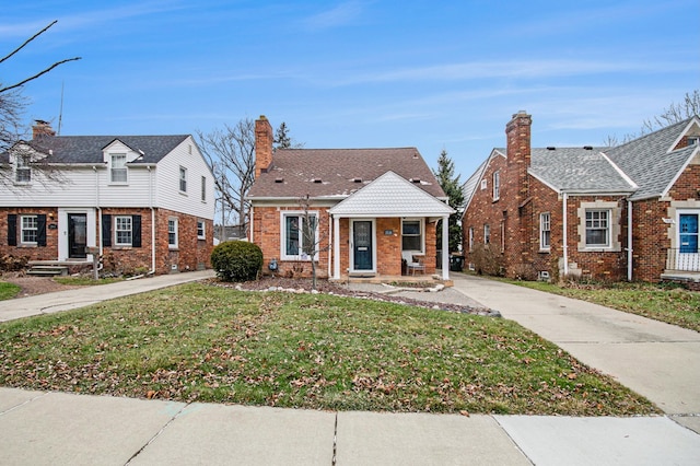 view of front facade featuring a front yard