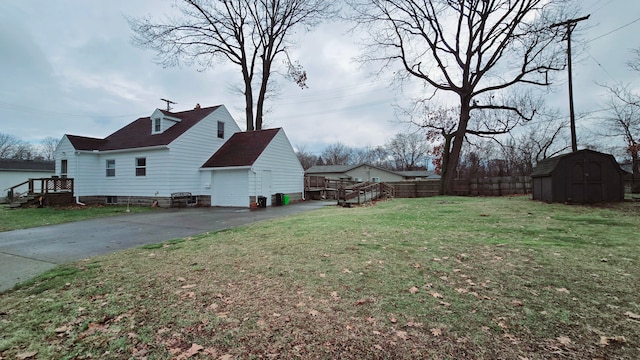 view of yard with a shed