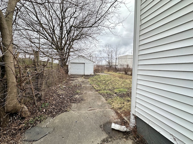 view of yard featuring an outbuilding and a garage