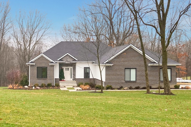 view of front of home featuring a front lawn and brick siding