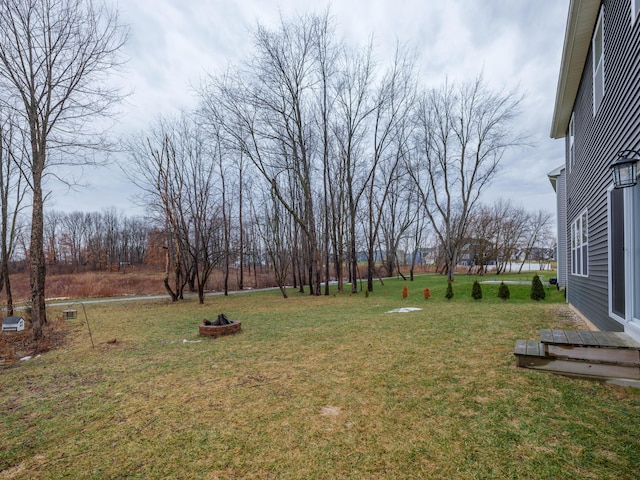 view of yard featuring a fire pit