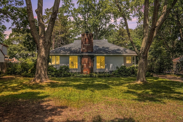 view of front of home featuring a yard