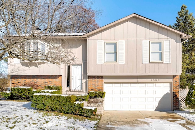 view of front of property featuring a garage