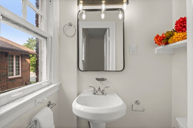 bathroom featuring sink