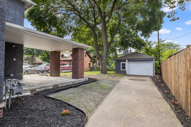 view of yard featuring a garage and an outdoor structure