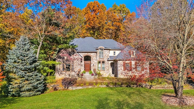 view of front of property with a front lawn