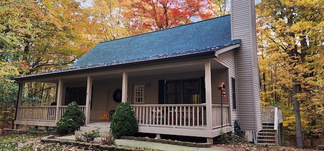 4714 N Lincoln Rd, Ludington, MI 49431 - view of front of property featuring a chimney and a porch