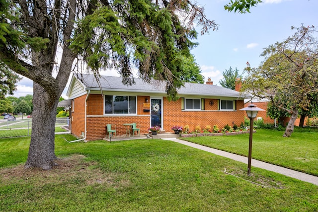 view of front of house with a front lawn