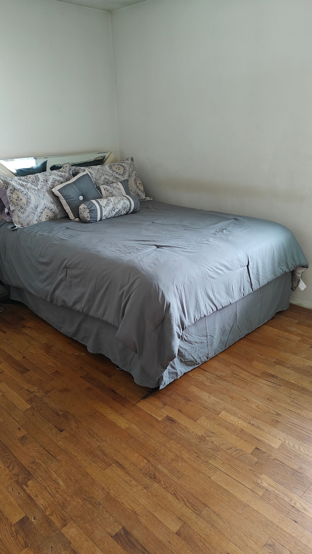 3624 Evergreen Pkwy, Flint, MI 48503 - bedroom with light hardwood / wood-style flooring
