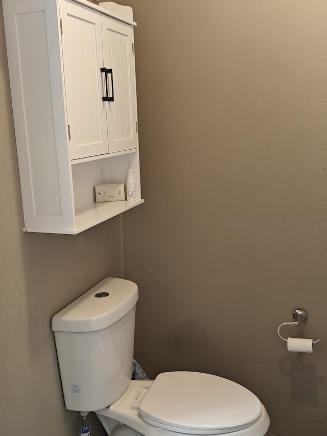 3624 Evergreen Pkwy, Flint, MI 48503 - bathroom with toilet