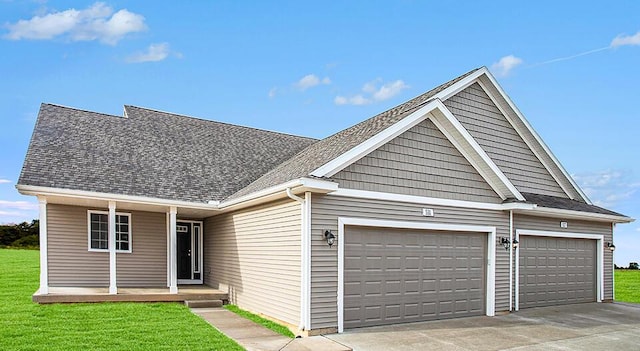 view of front of property featuring a front yard and a garage