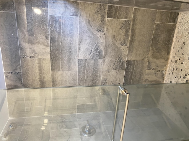 1095 Harding Dr, Grand Blanc, MI 48507 - bathroom view of a tile shower