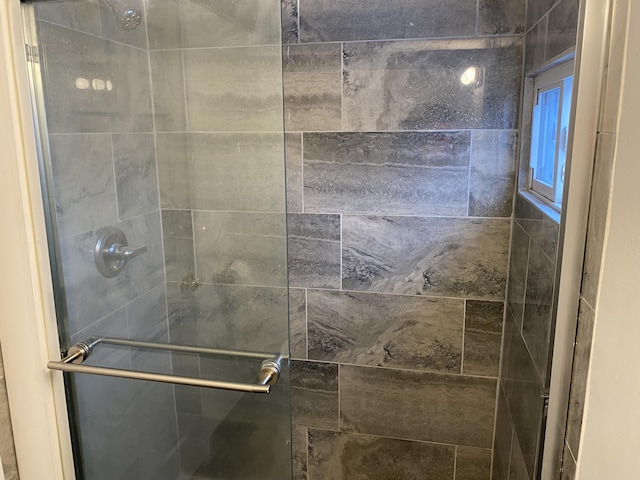 1095 Harding Dr, Grand Blanc, MI 48507 - full bath with tiled shower