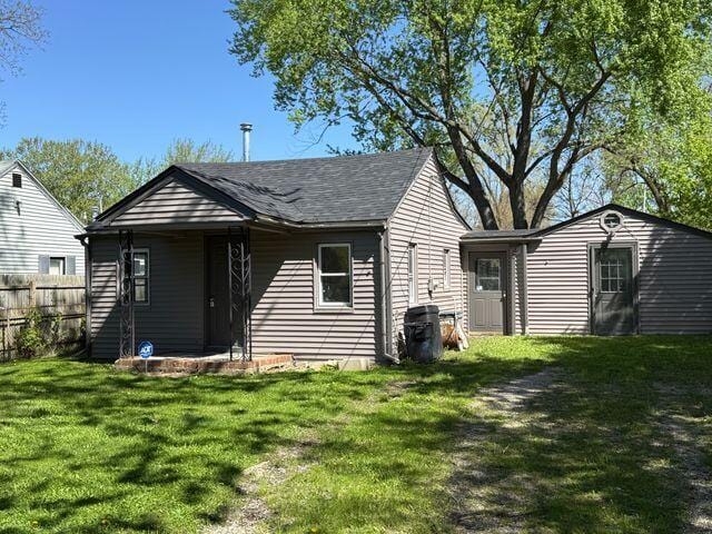 1095 Harding Dr, Grand Blanc, MI 48507 - back of property with roof with shingles