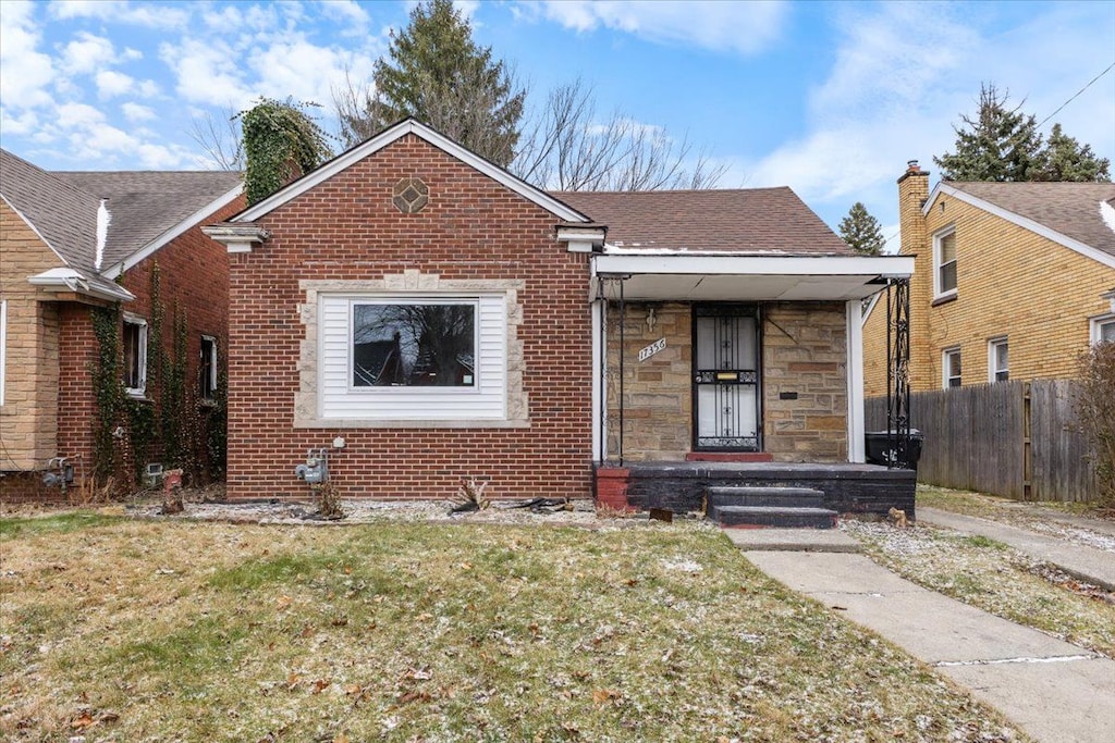 bungalow-style house featuring a front yard