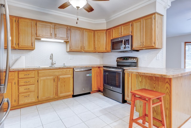 kitchen featuring sink, backsplash, kitchen peninsula, appliances with stainless steel finishes, and ornamental molding