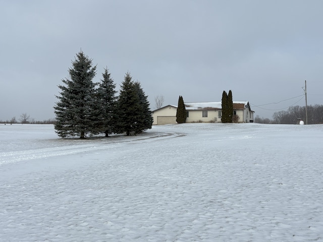 view of yard layered in snow