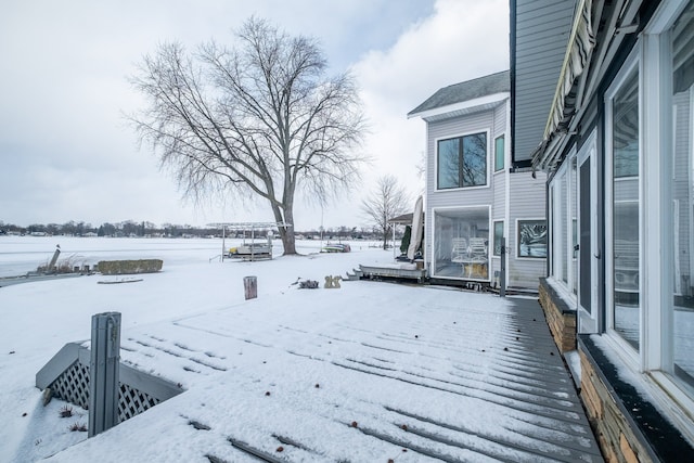 view of yard layered in snow