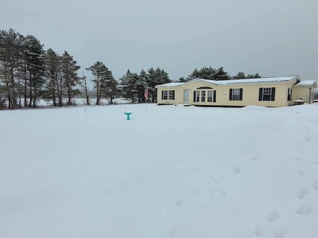 view of yard layered in snow