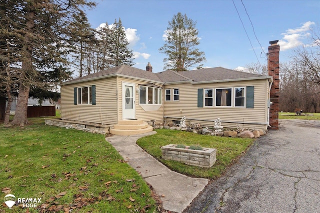 bungalow-style house featuring a front yard