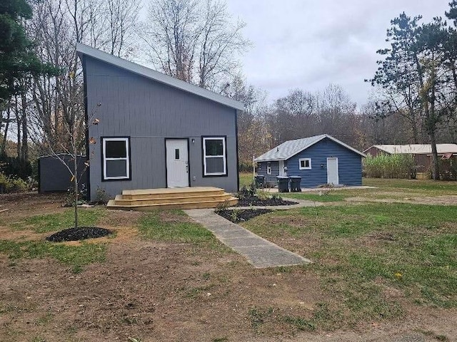 view of front of home with a front yard