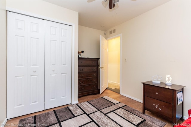 8268 Doncaster Dr, Sterling Heights, MI 48312 - bedroom with wood finished floors, a closet, and a ceiling fan
