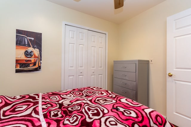 bedroom with ceiling fan and a closet