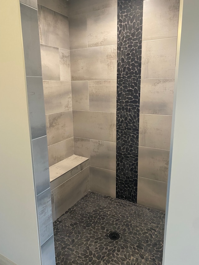 bathroom featuring tiled shower