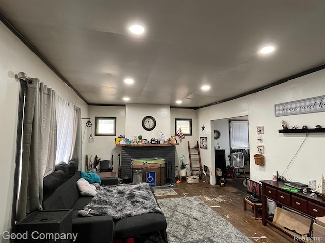 1636 Fullerton St, Detroit, MI 48238 - living area with recessed lighting and a fireplace