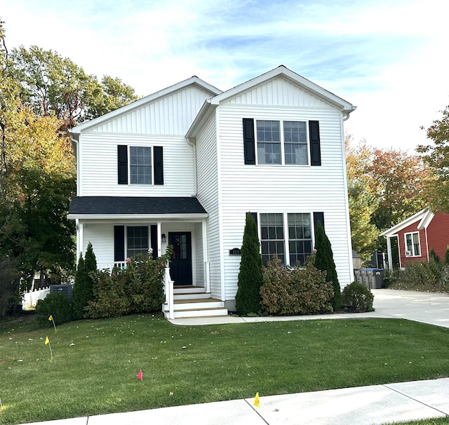 view of front of house featuring a front lawn