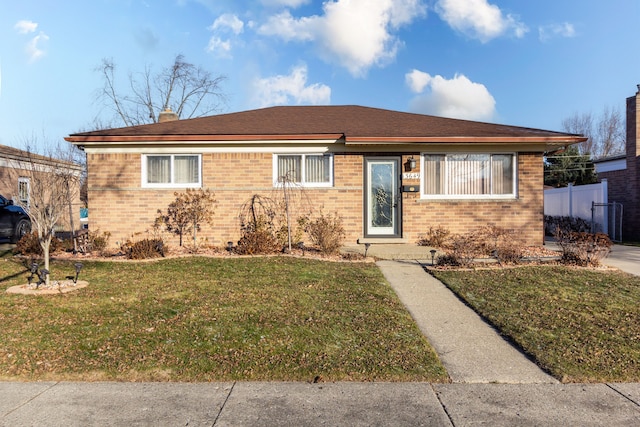 view of front of home featuring a front yard