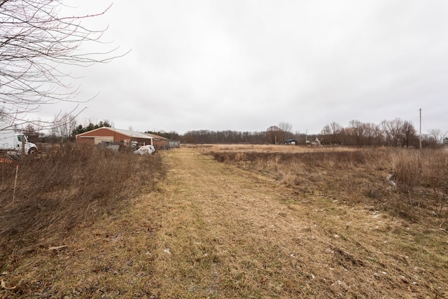 view of yard featuring a rural view