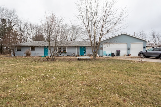 ranch-style home featuring a front lawn