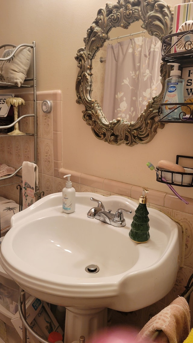 bathroom with sink