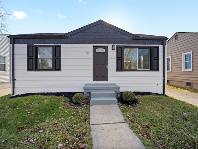 view of front of property with a front yard