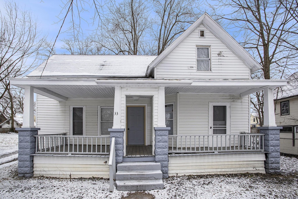 view of front of property featuring a porch