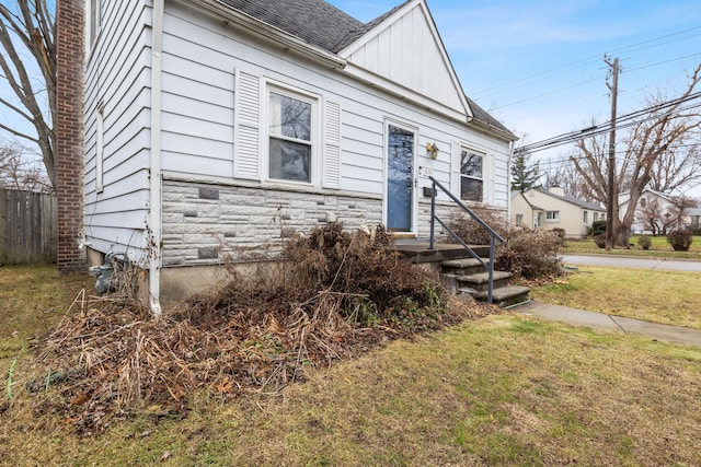 view of front of home with a front yard