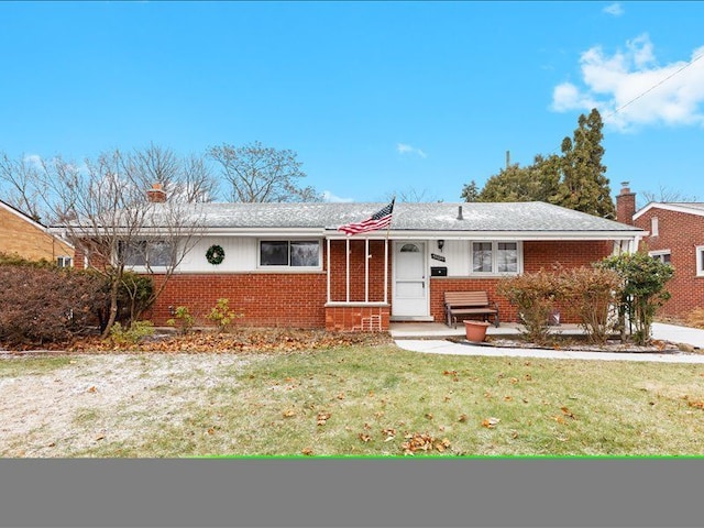 single story home featuring a front lawn